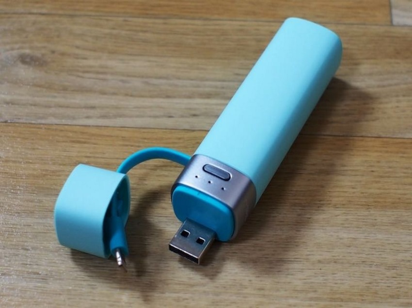 mipow power tube 3000 smart power bank with built-in cable and recharging plug